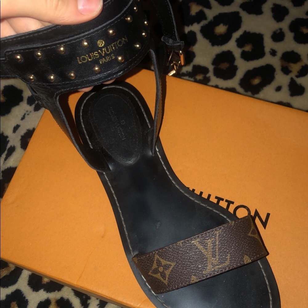 Louis Vuitton Sandals - Picture 3 of 4